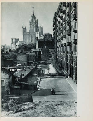 [Москва, увиденная глазами Анри Картье-Брессона]. Mosca vista da Henri Cartier-Bresson. Milan, 1954.